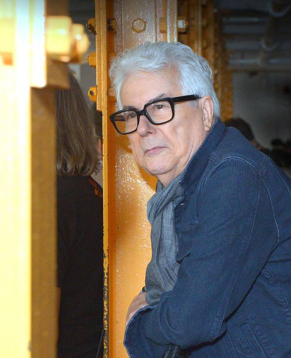 Autor Ken Follett bei Recherchen in der Quarry Bank Mill