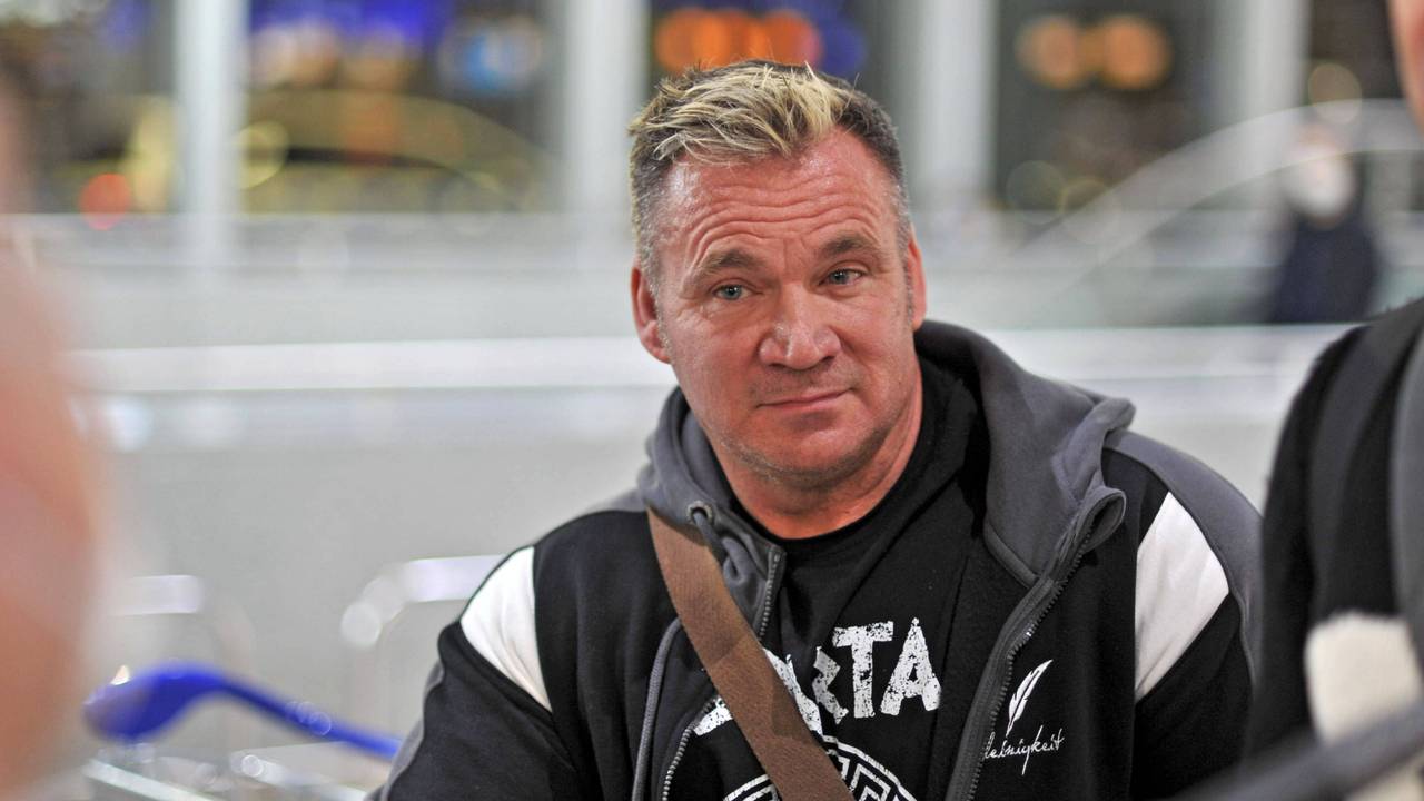 Peter Klein anlässlich der Abreise der Kandidaten der RTL-Sendung „Ich bin ein Star - holt mich hier raus“ zum Dschungel-Camp 2022 in Südafrika am 9. Januar 2022 auf dem Flughafen Frankfurt am Main.