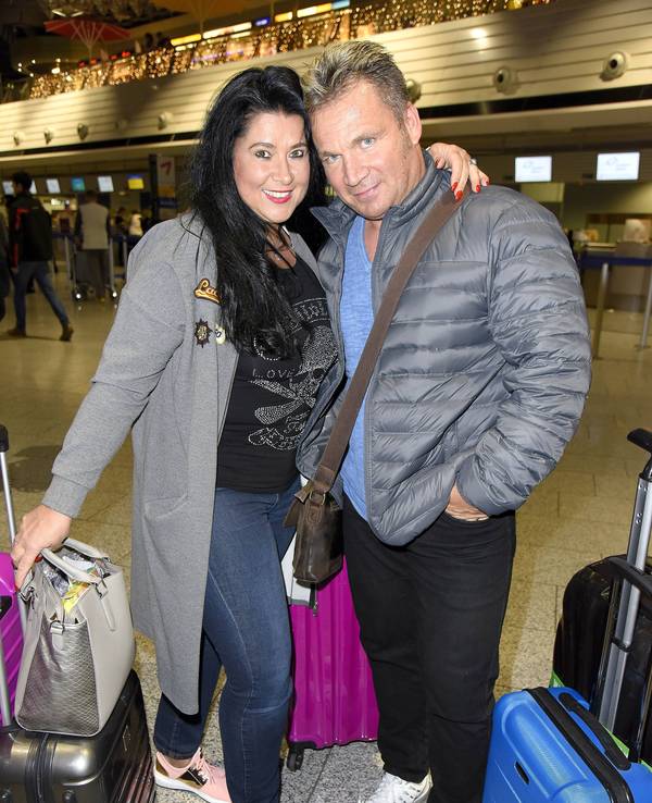 Peter Klein, hier gemeinsam mit seiner Ex-Frau Iris am Flughafen.