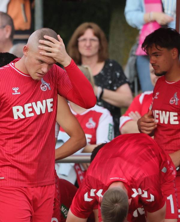 Luca Kilian präsentiert seine neue Frisur.