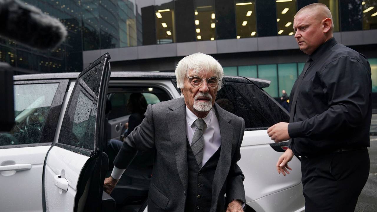 Bernie Ecclestone (l), ehemaliger Formel-1-Chef, kommt am Southwark Crown Court an.