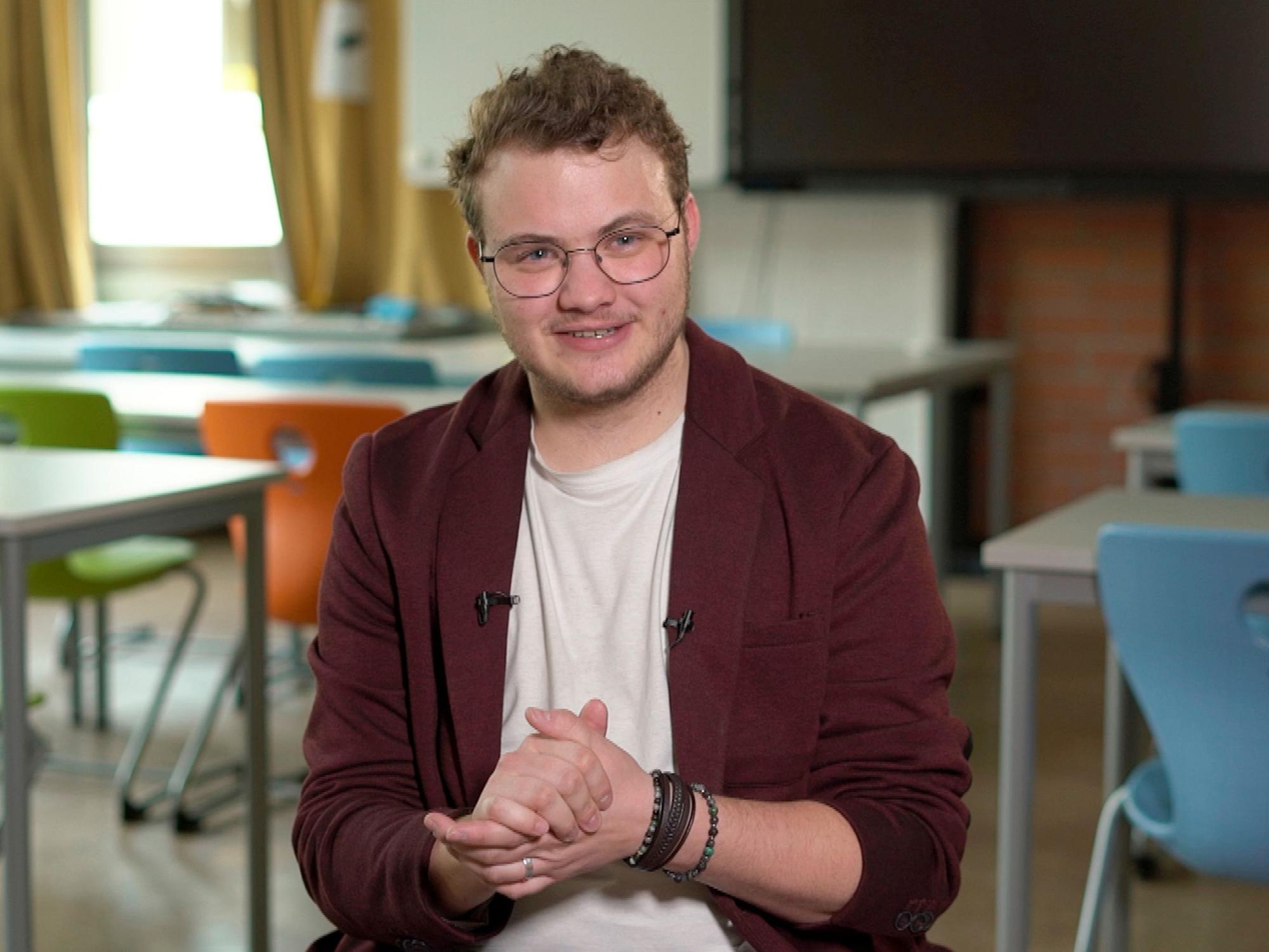 Der queere Religionslehrer Theo Schenkel