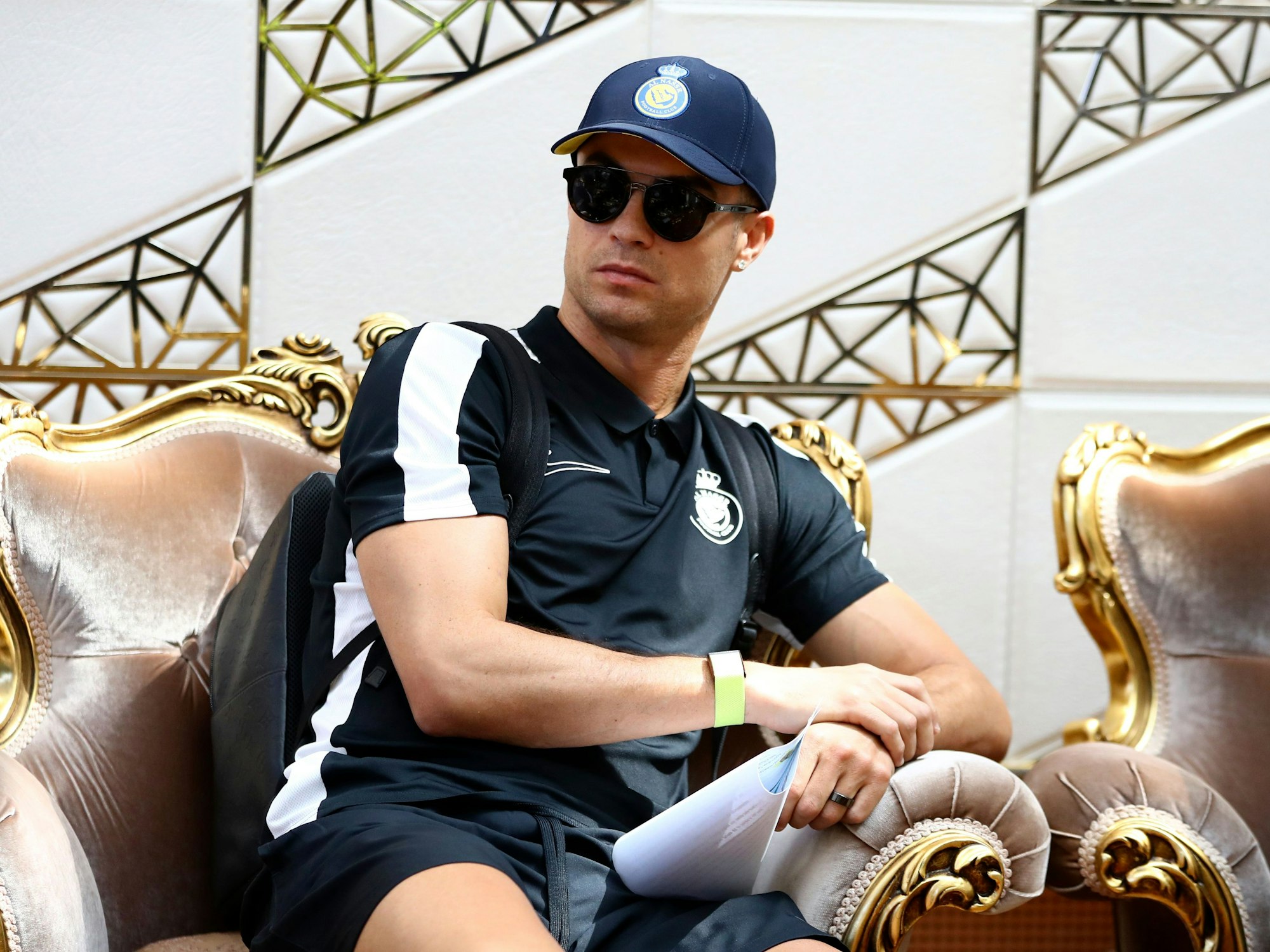 Auf diesem vom FC Persepolis veröffentlichten Foto sitzt Cristiano Ronaldo am Imam-Khomeini-Flughafen.