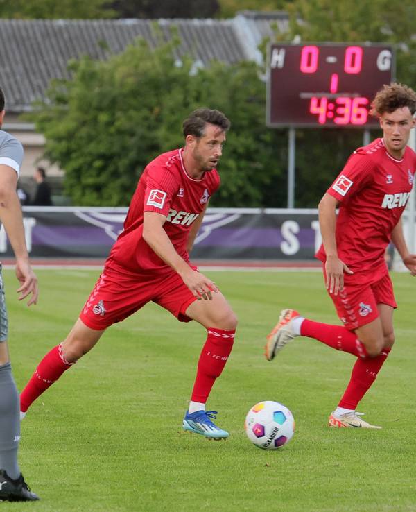 Mark Uth im Testspiel beim SC Reusrath.