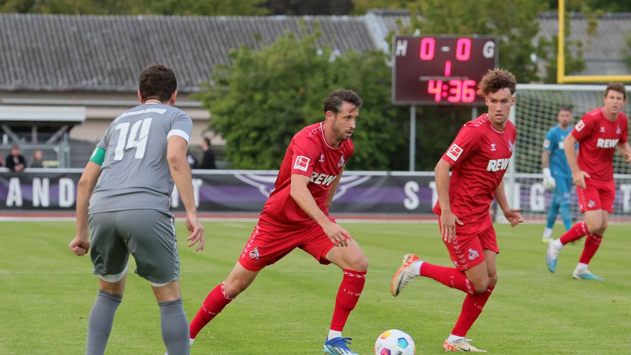 Mark Uth im Testspiel beim SC Reusrath.