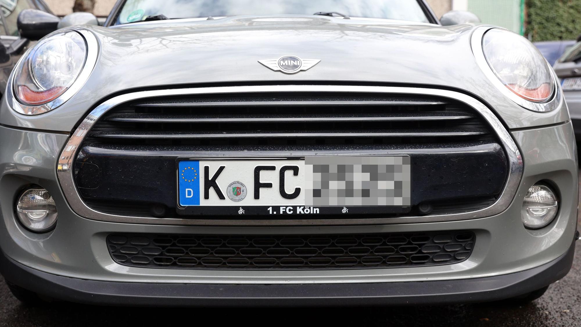 Auto mit Kennzeichen K-FC