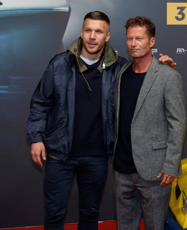 Lukas Podolski und Til Schweiger kommen zu Premiere des Films "Manta Manta – Zwoter Teil".