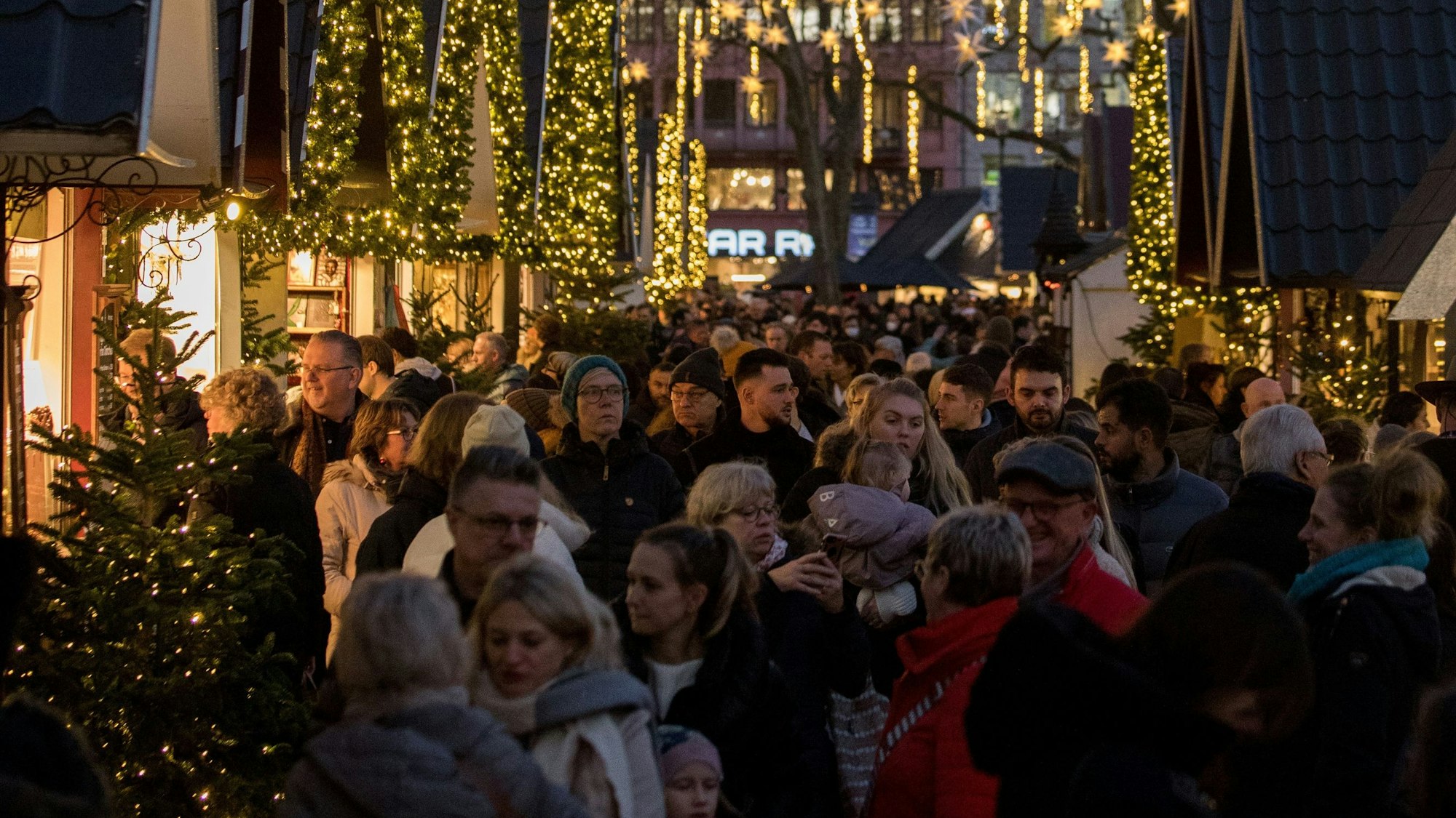 Der Weihnachtsmarkt auf dem Neumarkt
