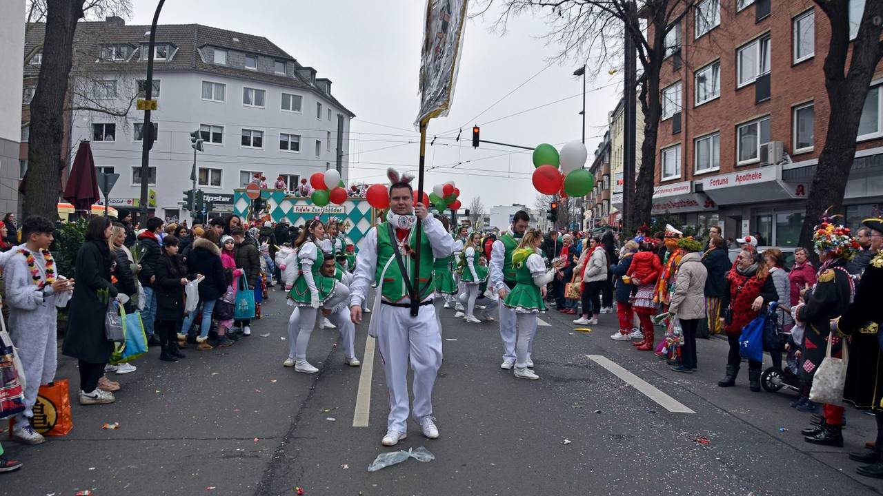 Zollstocker Dienstagszug 2023 auf dem Höninger Weg.