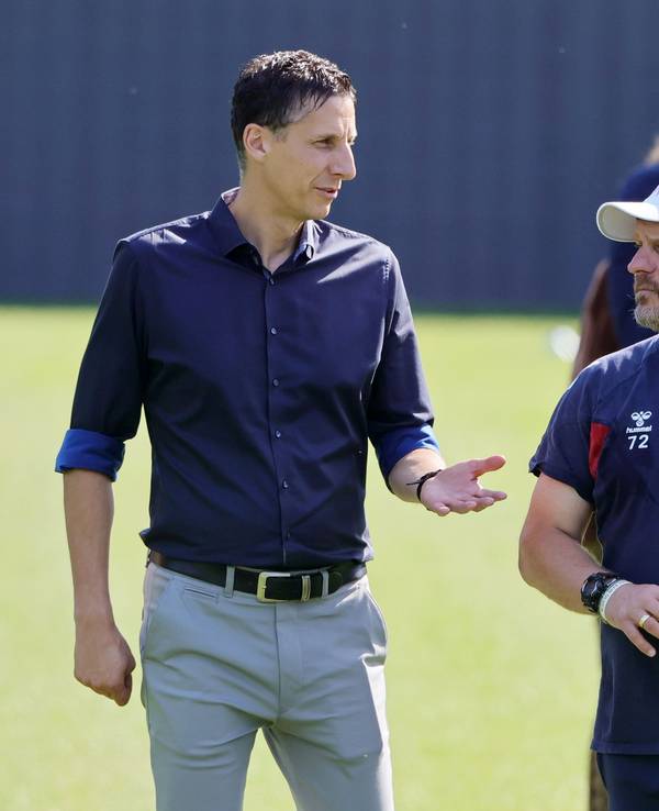 Christian Keller im Gespräch mit Steffen Baumgart.