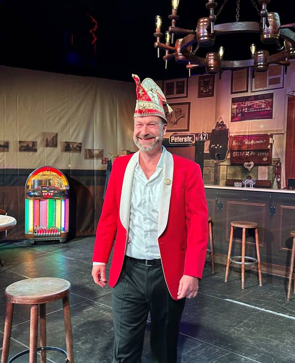 Volker Weininger beim Programm auf der Bühne im E-Werk.