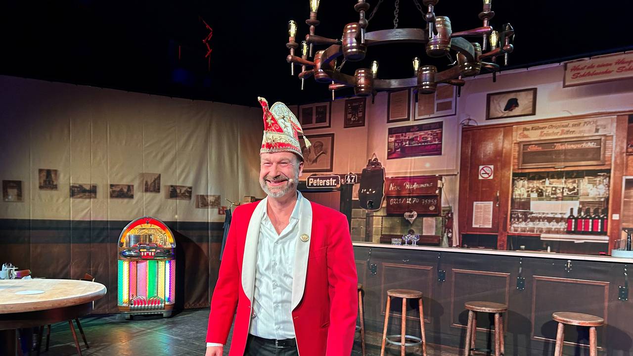 Volker Weininger beim Programm auf der Bühne im E-Werk.
