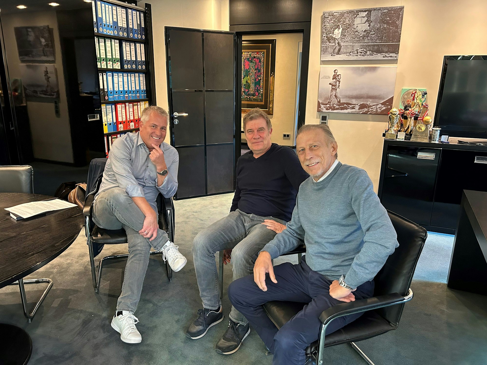 Marcel Schwamborn, Christian Knop und Christoph Daum beim Interview.