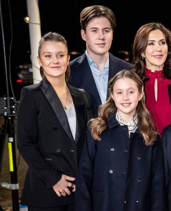 Kronprinz Frederik von Dänemark trifft mit Kronprinzessin Mary und den Kindern, Prinzessin Isabella (l-r), Prinz Christian, Prinzessin Josephine und Prinz Vincent zur Geburtstagsshow von TV2: „Mary 50 Jahre - Wir feiern Dänemarks Kronprinzessin“ ein.