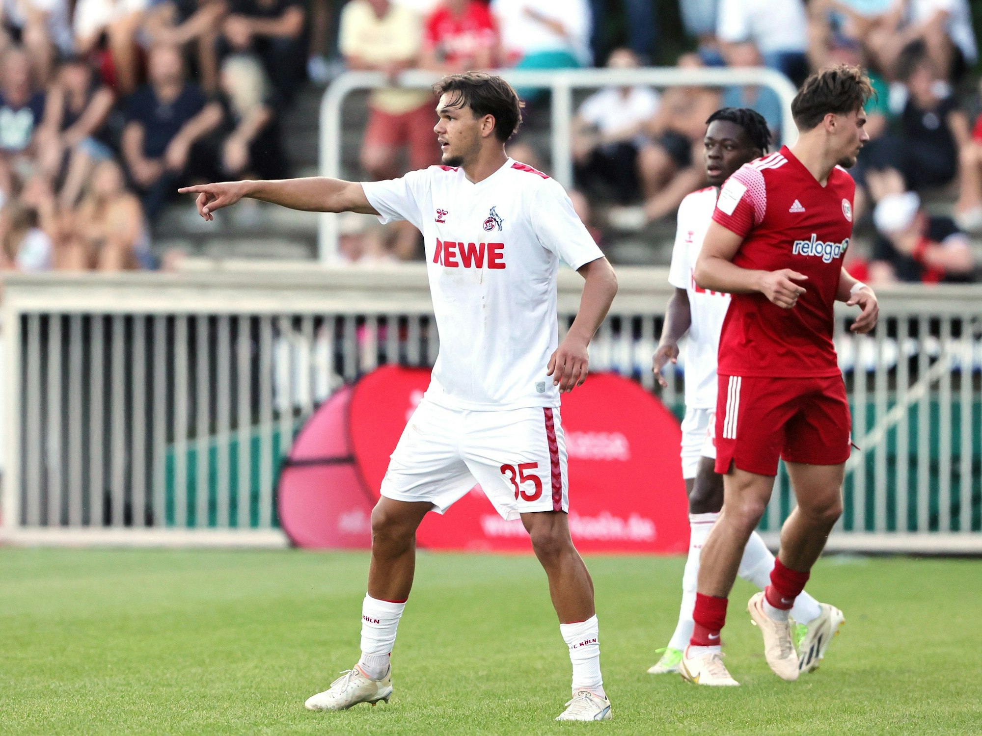 Max Finkgräfe gibt Anweisungen.