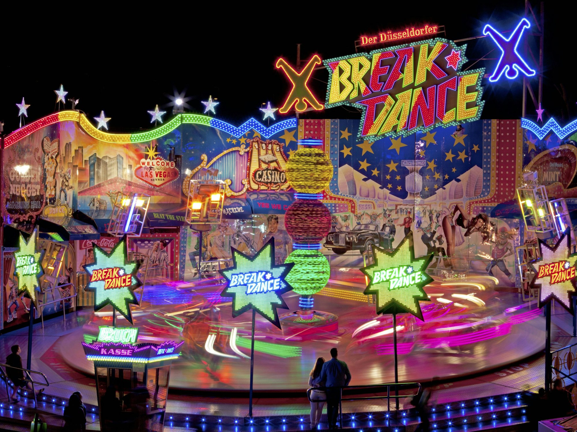 Das Fahrgeschäft „Break Dance“ auf der Düsseldorfer Rheinkirmes.