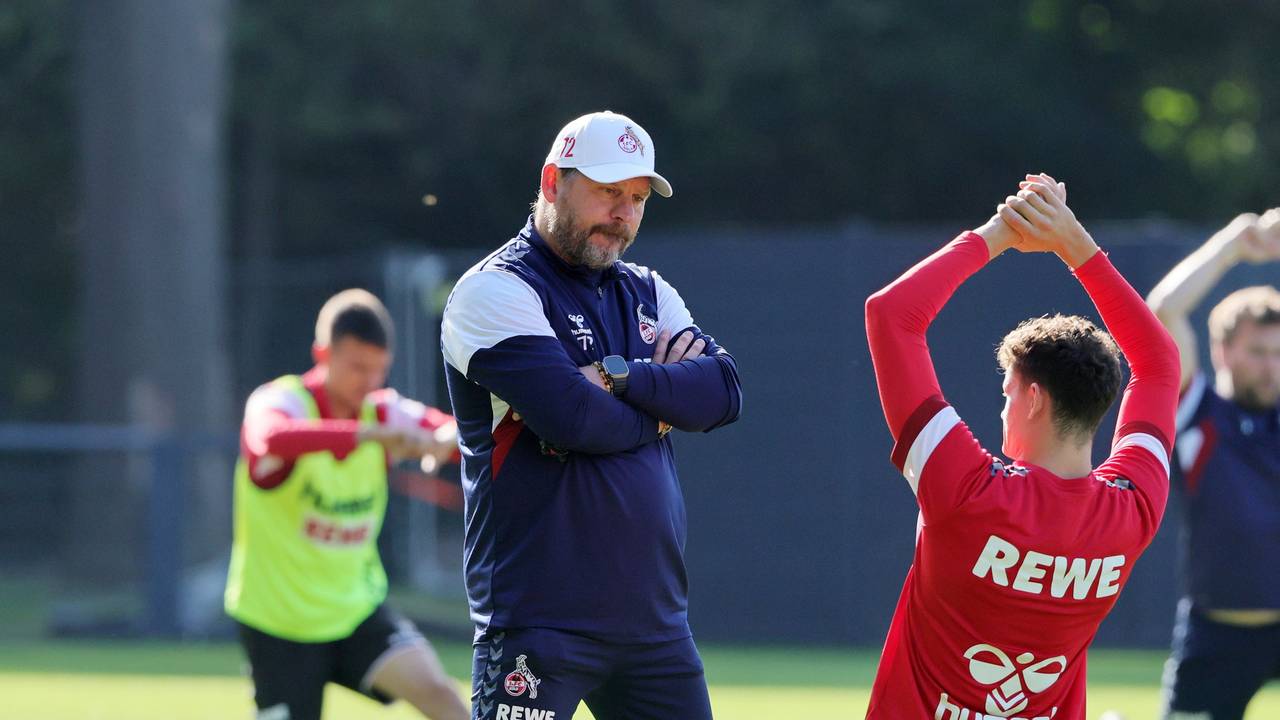 1. FC Köln, Training, von links: Steffen Baumgart, Erik Martel (1. FC Köln), 06.10.2023, Bild: Herbert Bucco