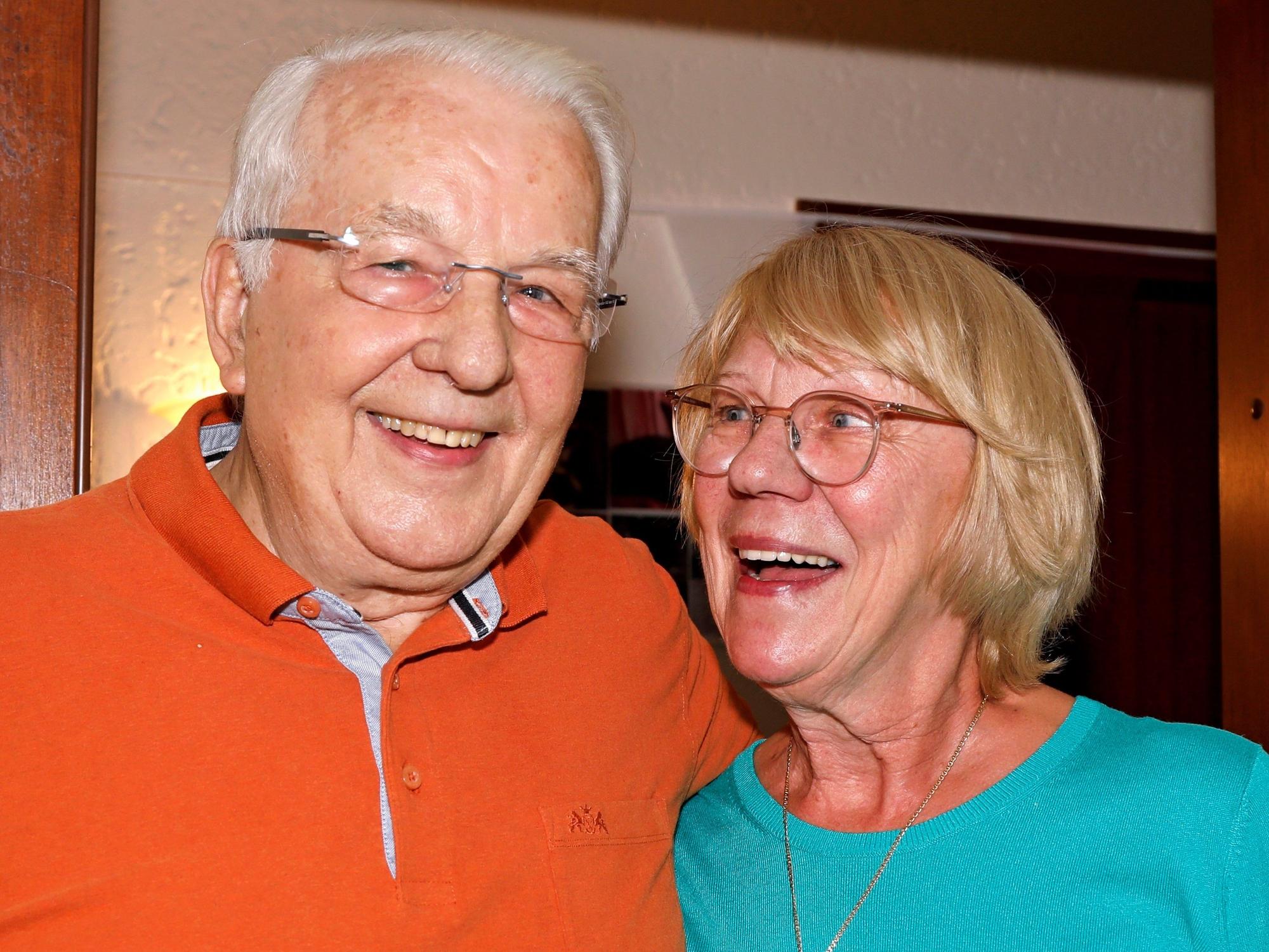 Schwester Monika mit Jubilar Eberhard Bauer-Hofner.
