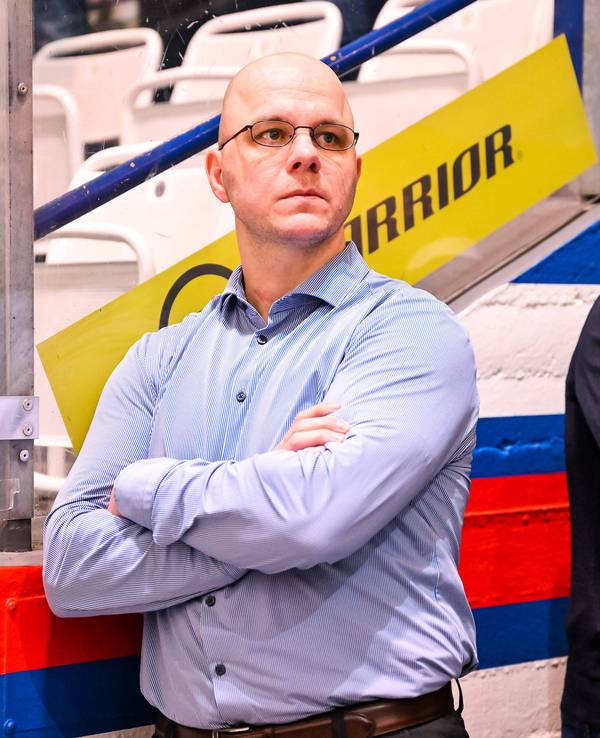 Am Spielfeld in der DEL: Christian Hommel, Sportlicher Leiter von Eishockey-Klub Iserlohn Roosters.