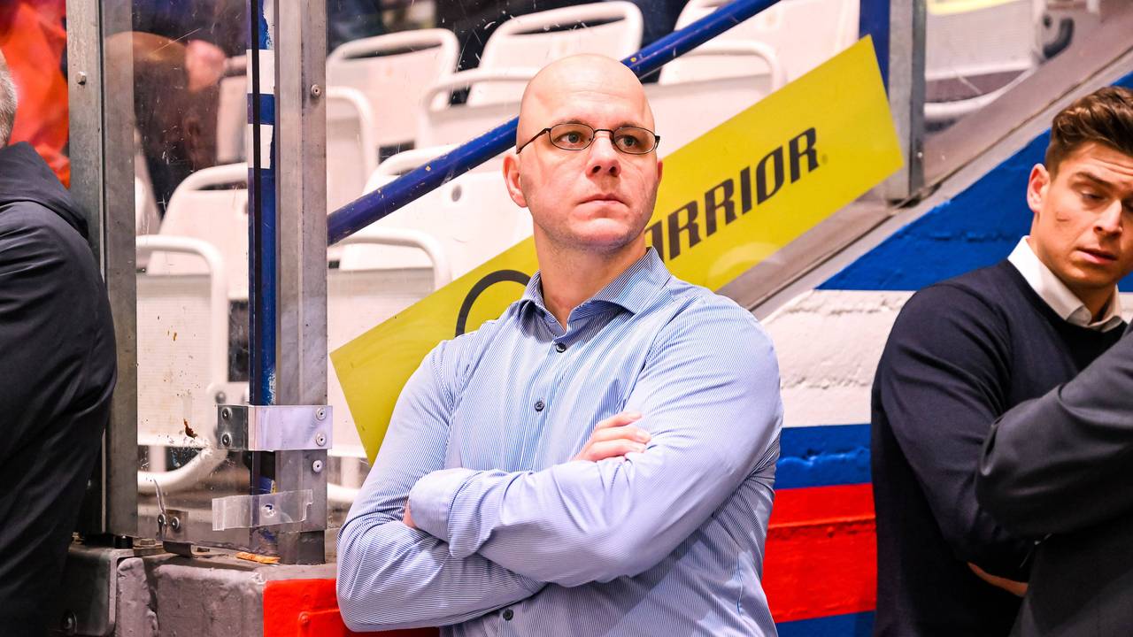 Am Spielfeld in der DEL: Christian Hommel, Sportlicher Leiter von Eishockey-Klub Iserlohn Roosters.