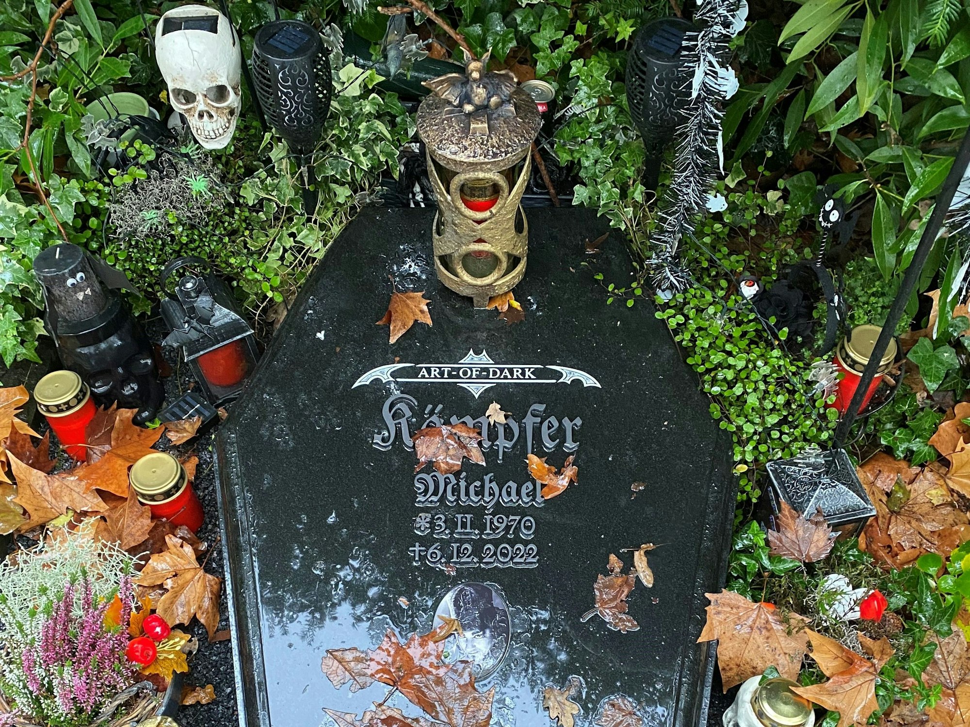 Ein Grab auf dem Melaten-Friedhof.