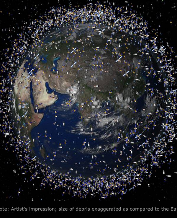 Die Zeichnung zeigt Weltraumschrott in der Erdumlaufbahn im sogenannten Low Earth Orbit (LEO), der bis 2000 Kilometer über der Erdoberfläche reicht (Blick über die Äquatorregion).