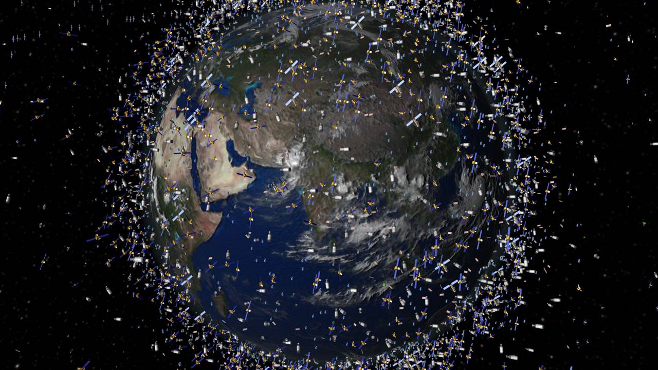 Die Zeichnung zeigt Weltraumschrott in der Erdumlaufbahn im sogenannten Low Earth Orbit (LEO), der bis 2000 Kilometer über der Erdoberfläche reicht (Blick über die Äquatorregion).