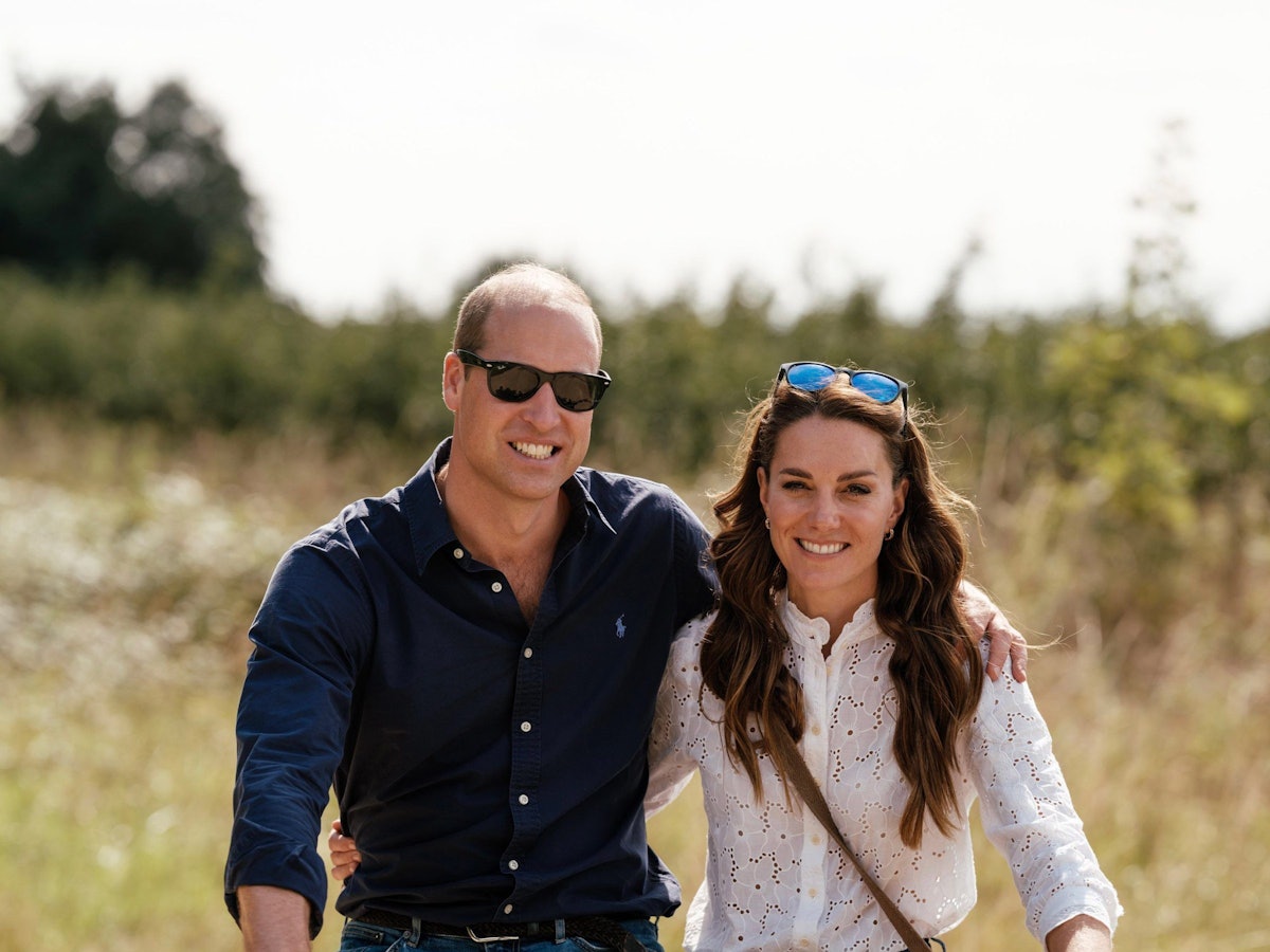 Das vom Kensington-Palast am 29. April 2023 veröffentlichte Handout zeigt William und Kate anlässlich ihres 12. Hochzeitstages mit einem betont lockeren Foto. Nun zeigte sich der Thronfolger lässig in einer Videobotschaft.