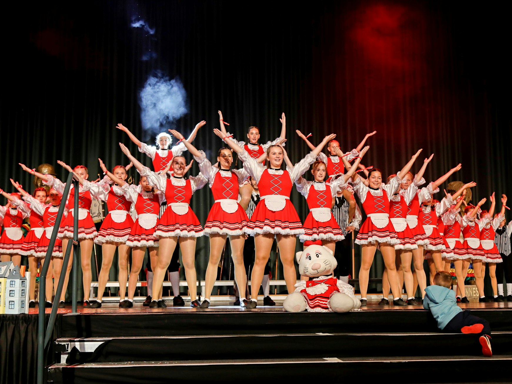 Insgesamt 28 Kinder- und Jugentanzgruppen präsentierten sich im Gürzenich u.a. die Kammerkätzchen und Kammerdiener.