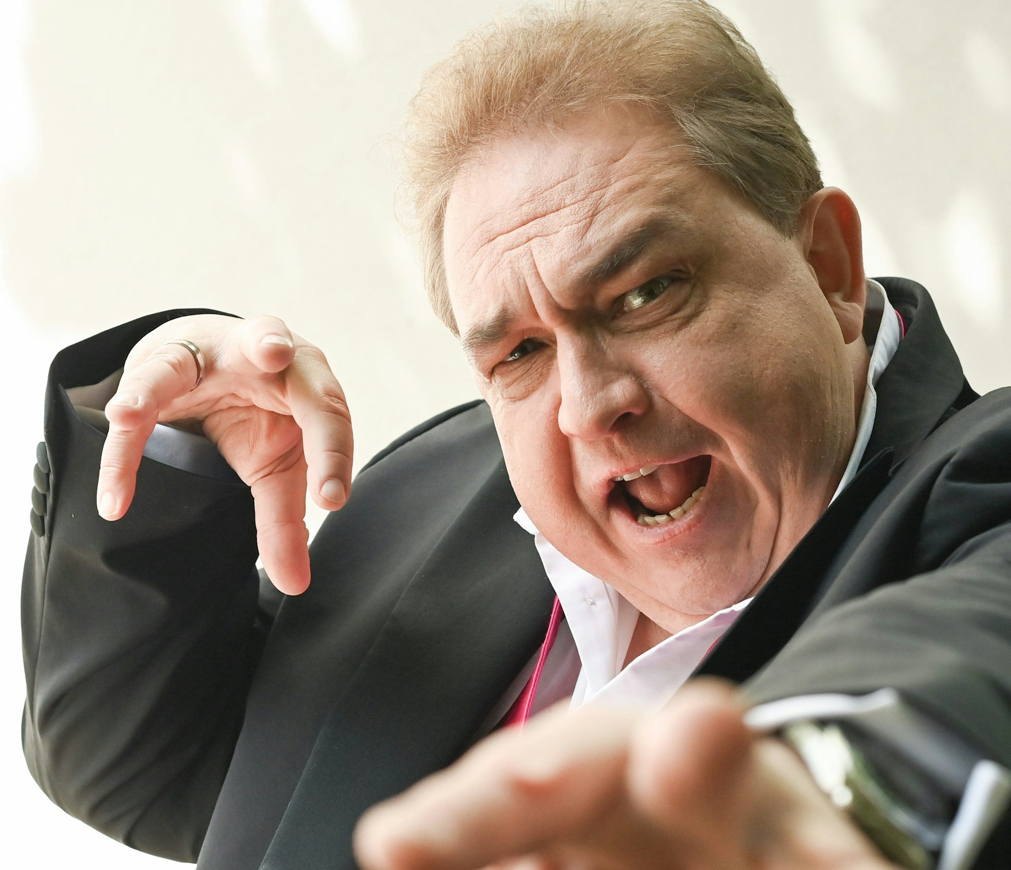 Der Komiker und Moderator Oliver Kalkofe posiert für ein Foto für die Sendung „Kulfaz – die kultigsten Filme aller Zeiten“.