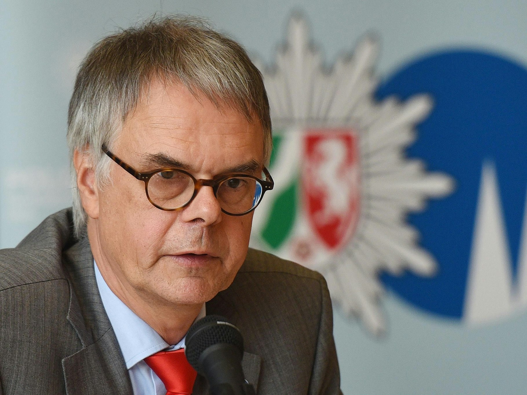 Der ehemalige Kölner Polizeipräsident Wolfgang Albers spricht am 23.06.2015 in Köln.