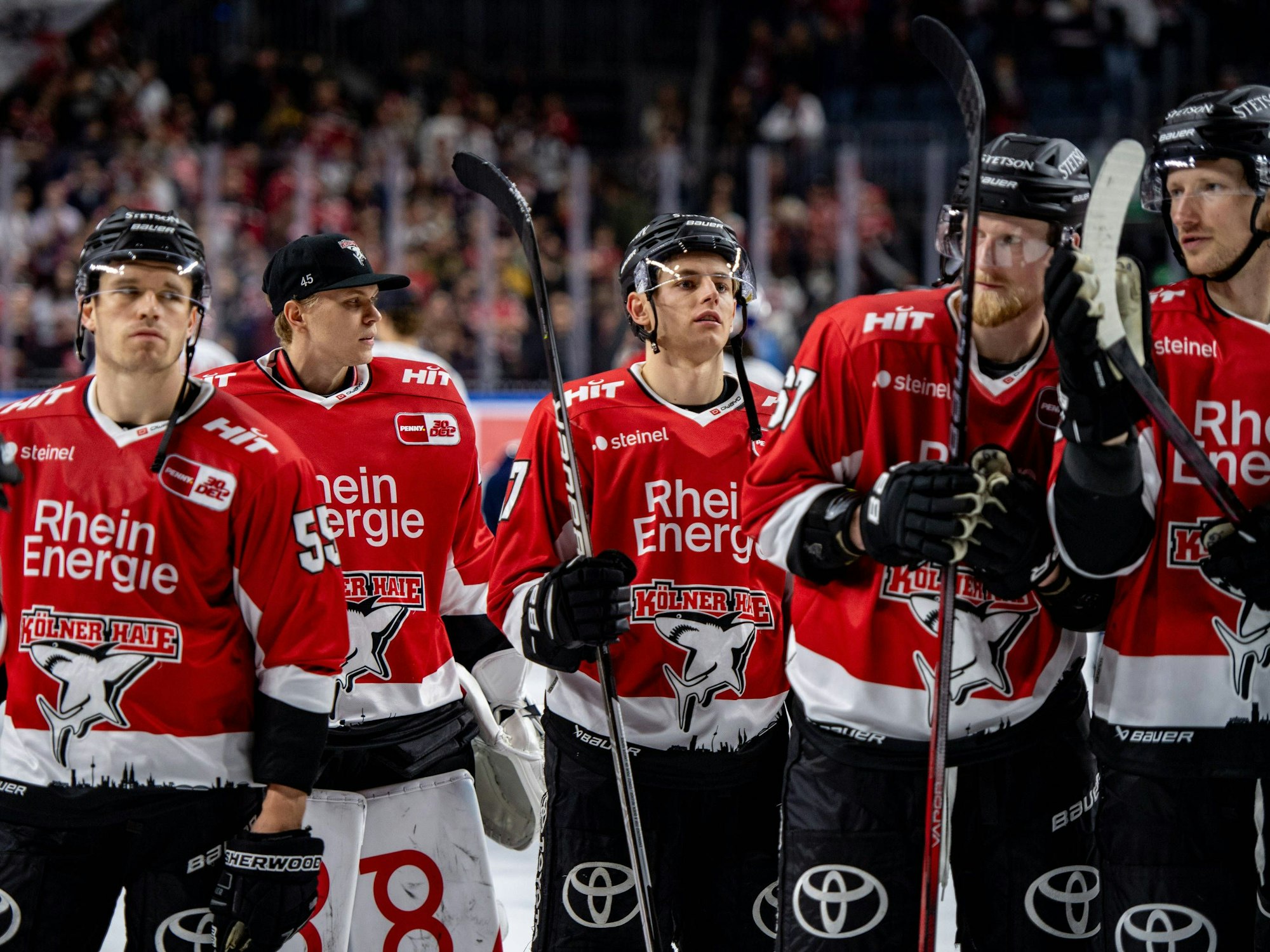 Die Kölner Haie sind nach der DEL-Niederlage gegen RB München frustriert.