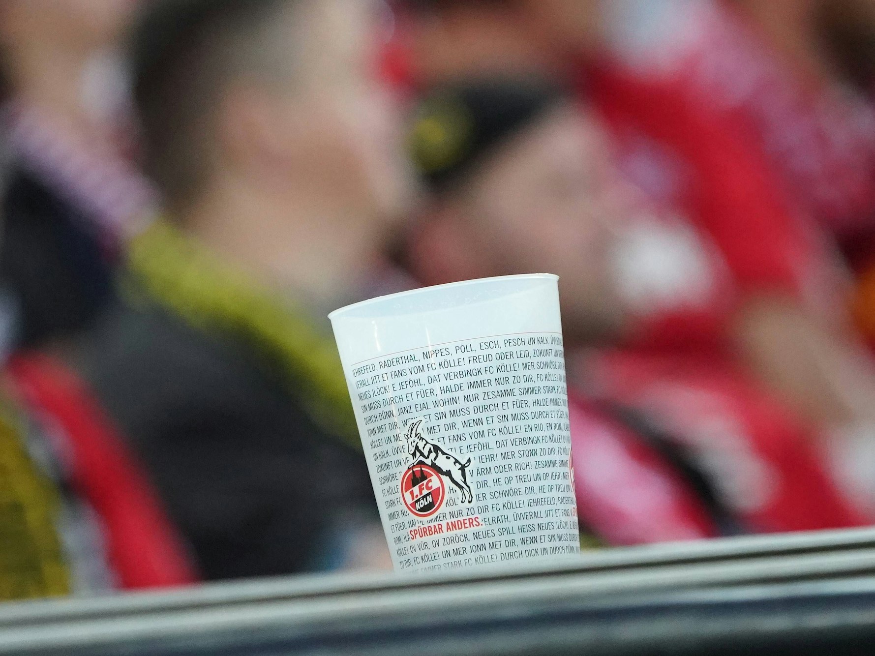 Ein Getränke-Becher des 1. FC Köln.
