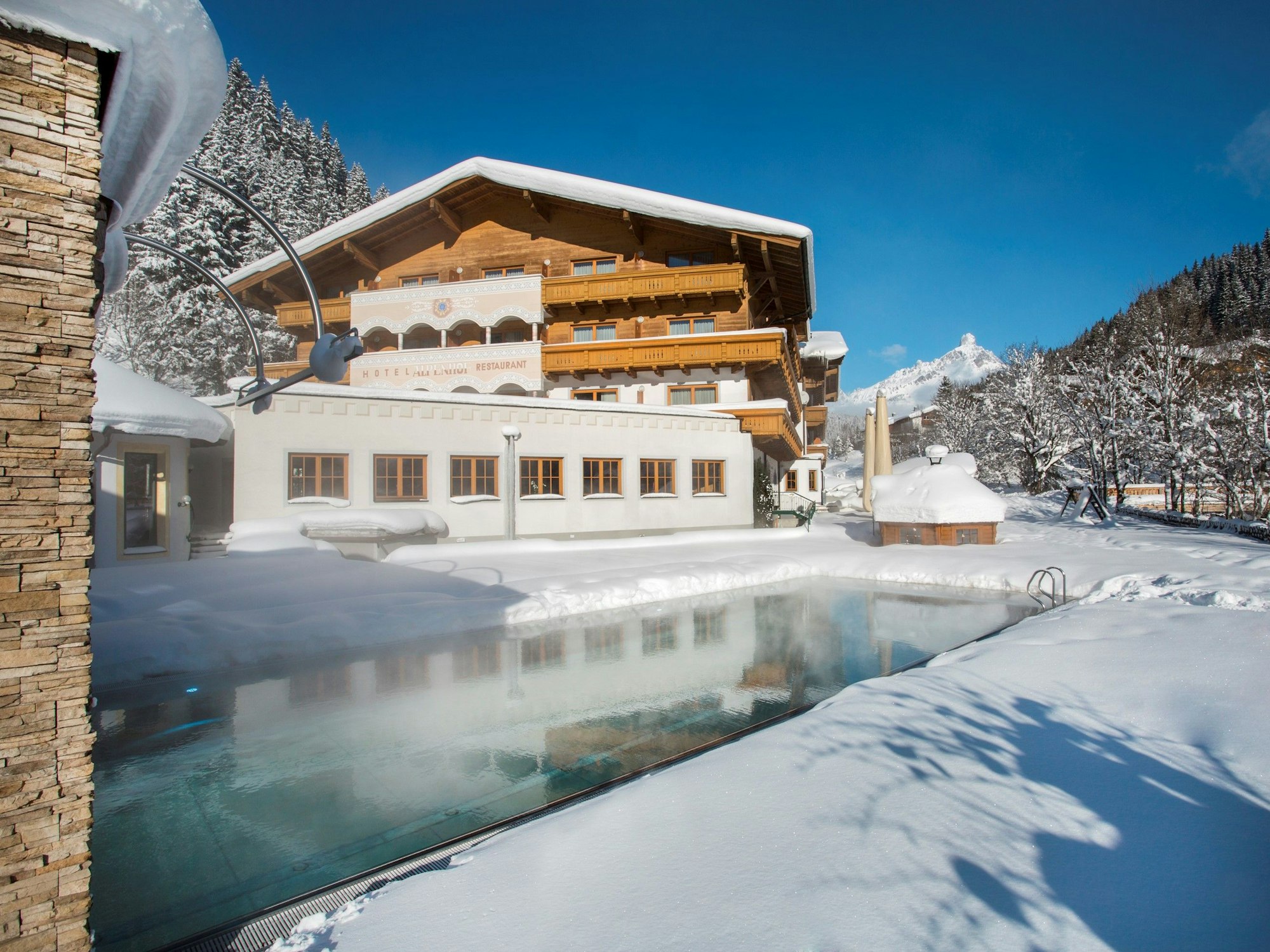 Filzmoos / Salzburger Land: Hotel Alpenhof mit Außenpool