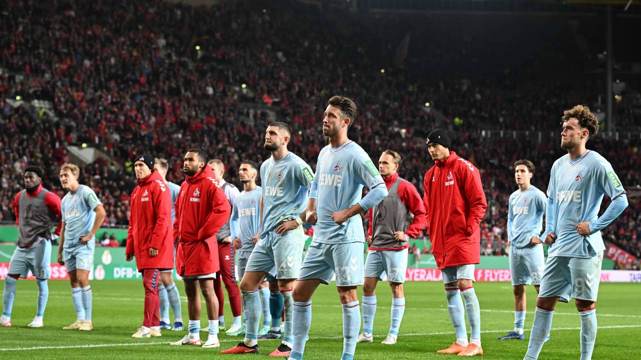 Die Köln-Spieler sind enttäuscht.
