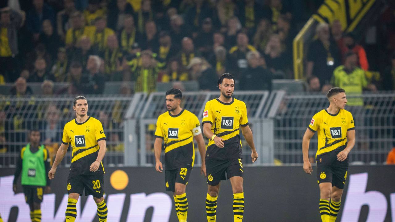 Marcel Sabitzer, Emre Can, Ramy Bensebaini und Nico Schlotterbeck (v.l.n.r.) reagieren nach einem Gegentreffer mit langem Gesicht.