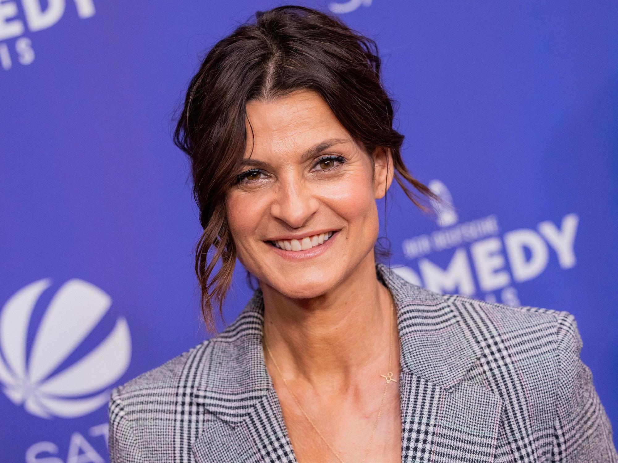 Marlene Lufen kommt über den Roten Teppich zur Verleihung des „Deutschen Comedypreises“.