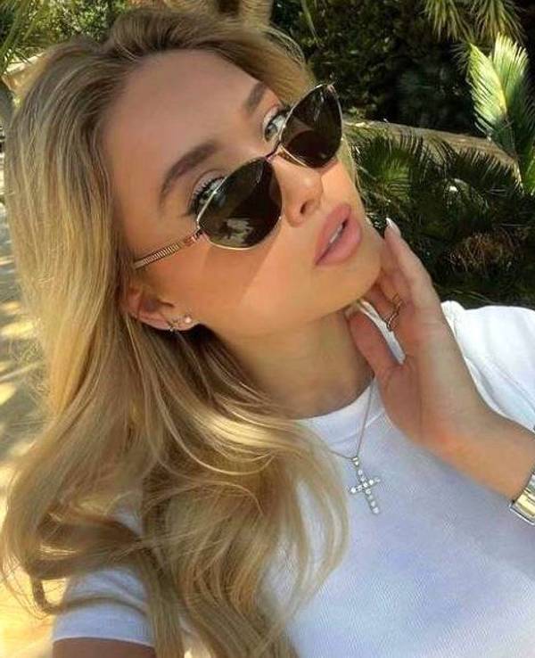 Shania Geiss - die Tochter von Carmen und Robert Geiss. Das Selfie hat sie im April 2023 auf ihrem Instagram-Account gepostet.