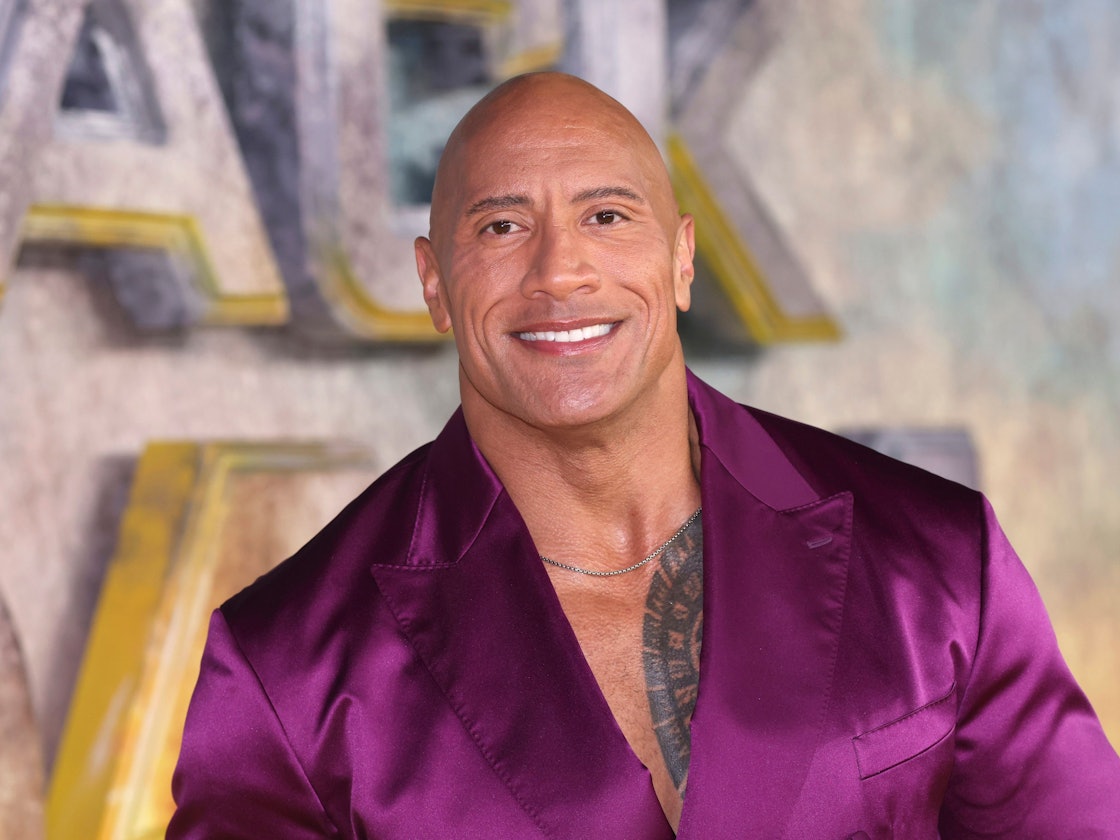 Dwayne Johnson kommt zur Premiere des Films „Black Adam“.