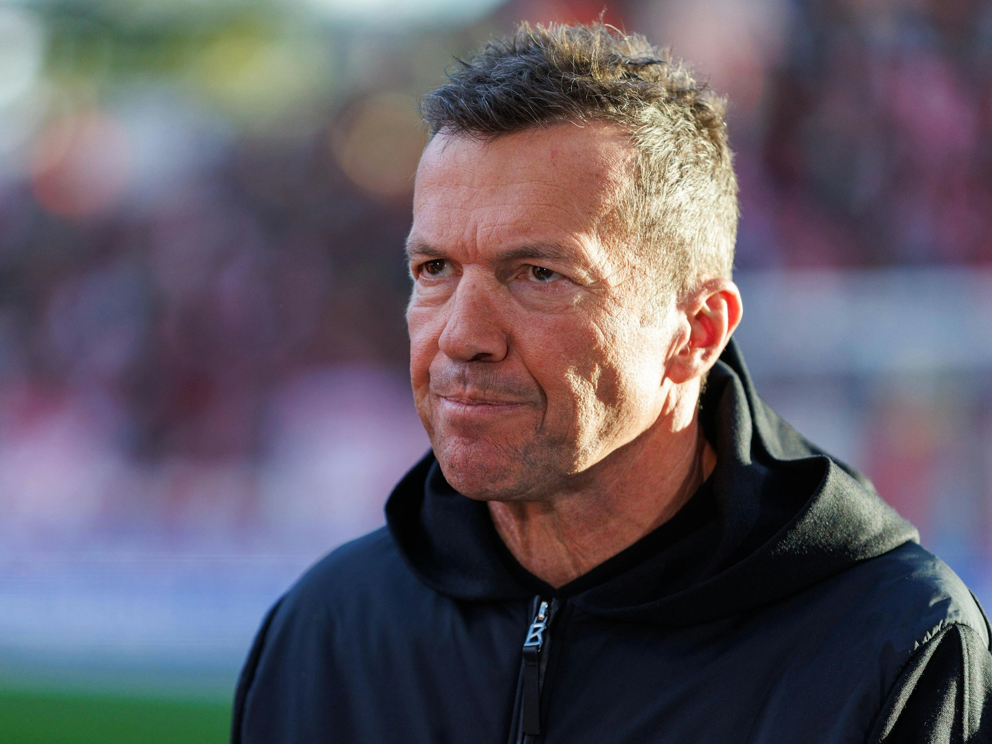 Lothar Matthäus guckt ernst.