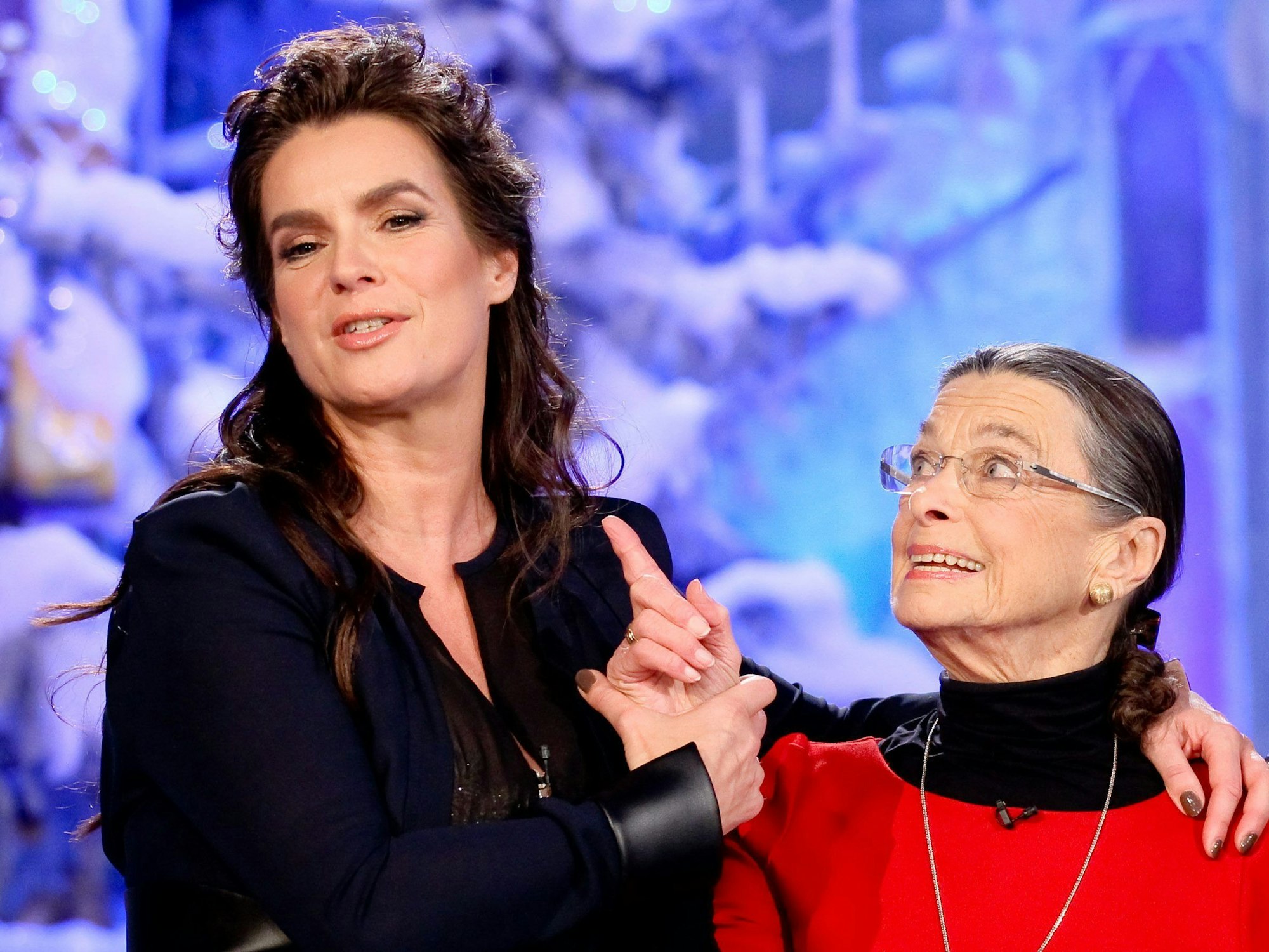 Katarina Witt und ihre Trainerin Jutta Müller bei einem gemeinsamen Auftritt in der TV-Show „Adventsfest der 100000 Lichter“