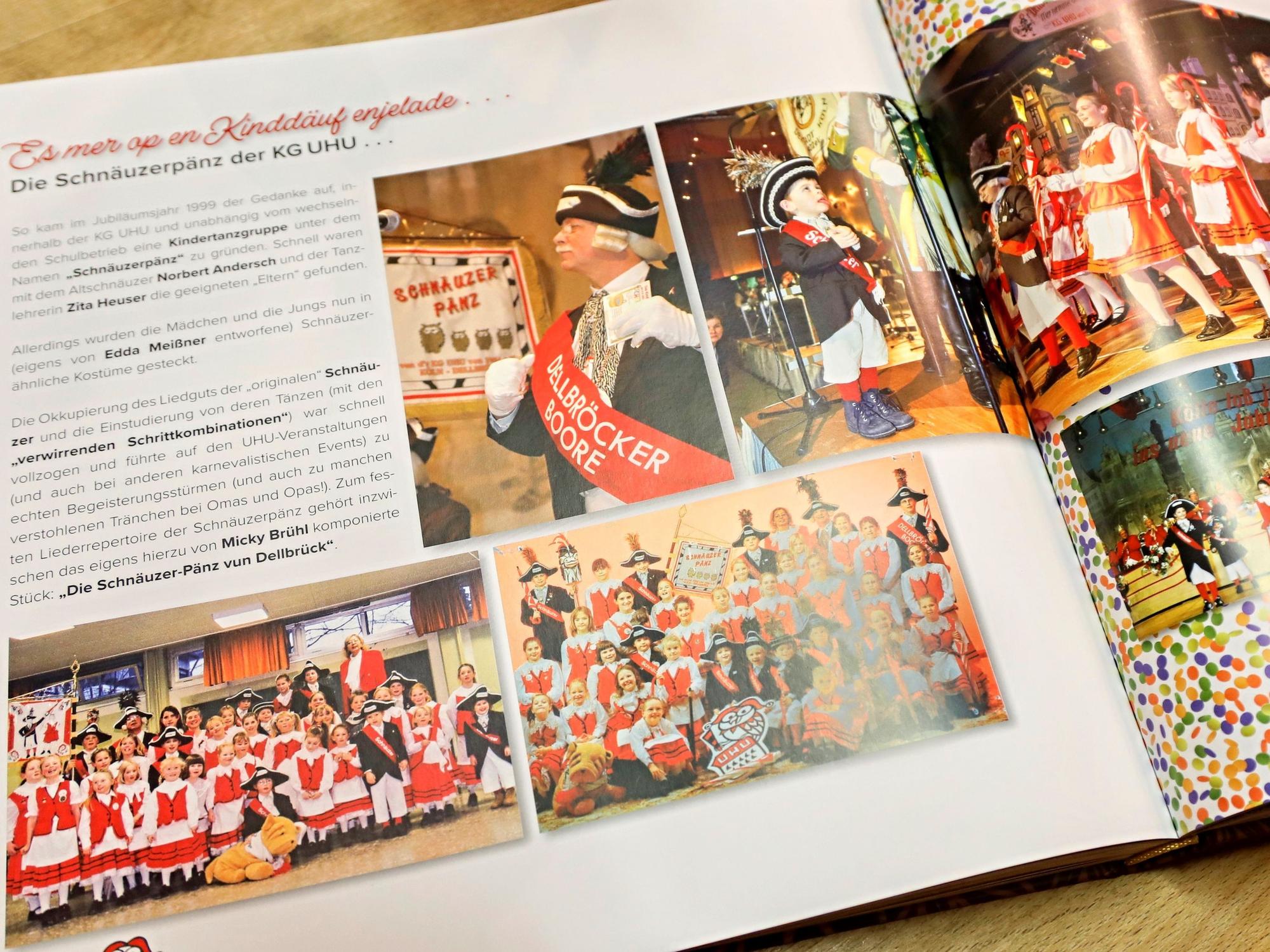Blick ins Jubiläums-Buch der KG UHU.