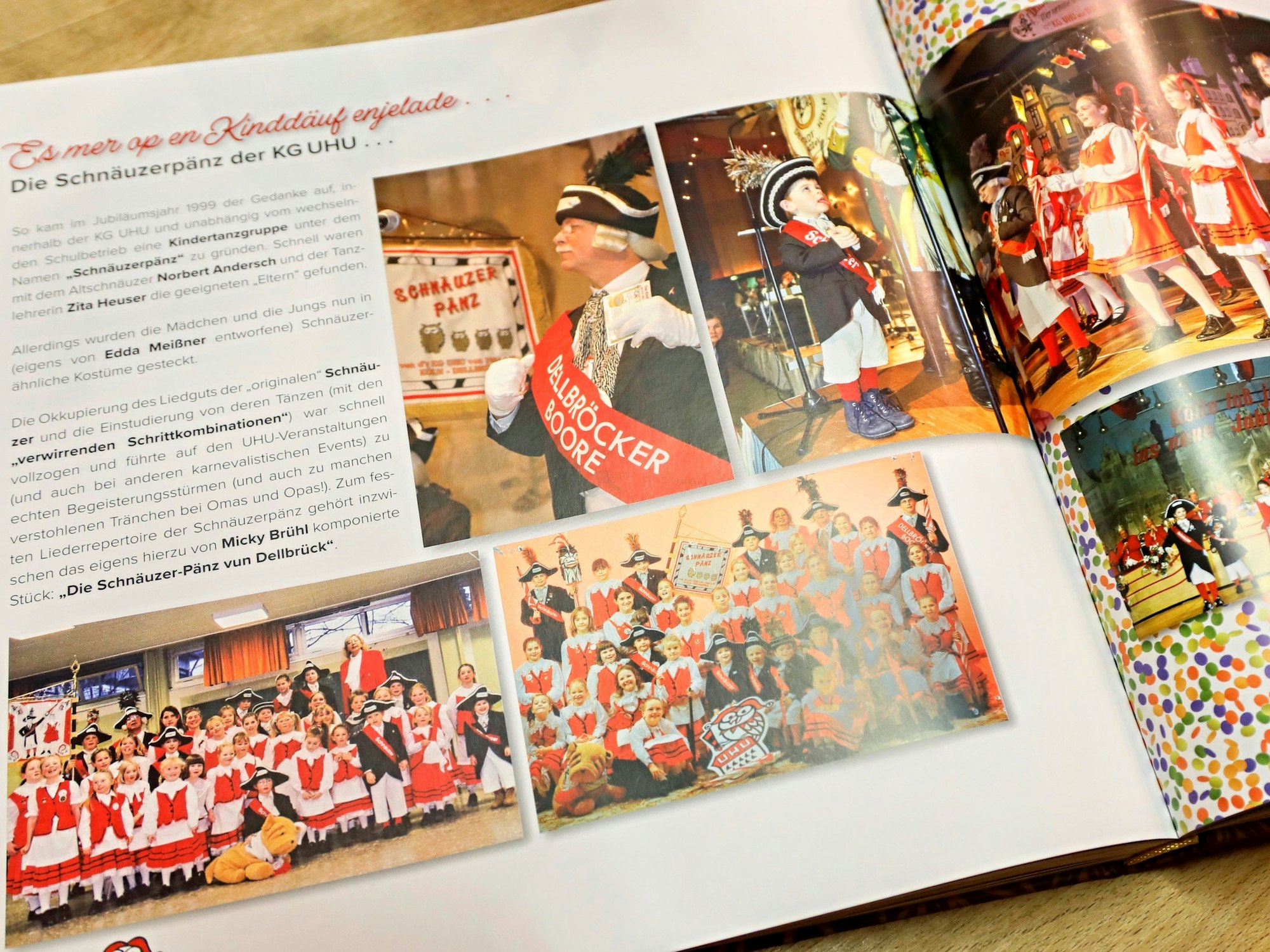Blick ins Jubiläums-Buch der KG UHU.