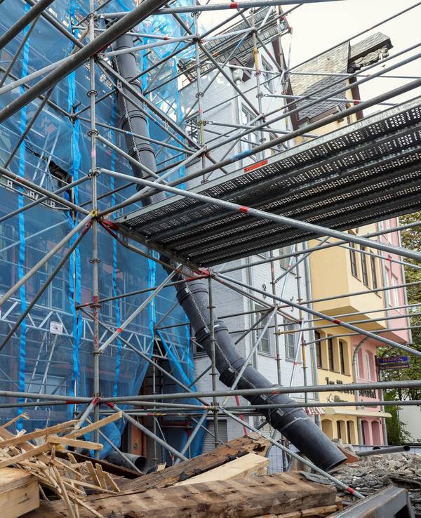 Die Kölner Giebelhäuschen am Fischmarkt werden saniert.