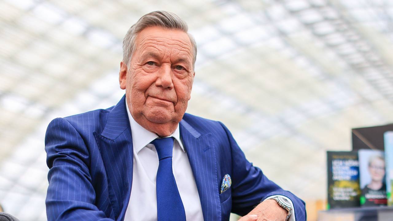 Schlagersänger Roland Kaiser spricht auf der Leipziger Buchmesse über sein neues Buch.