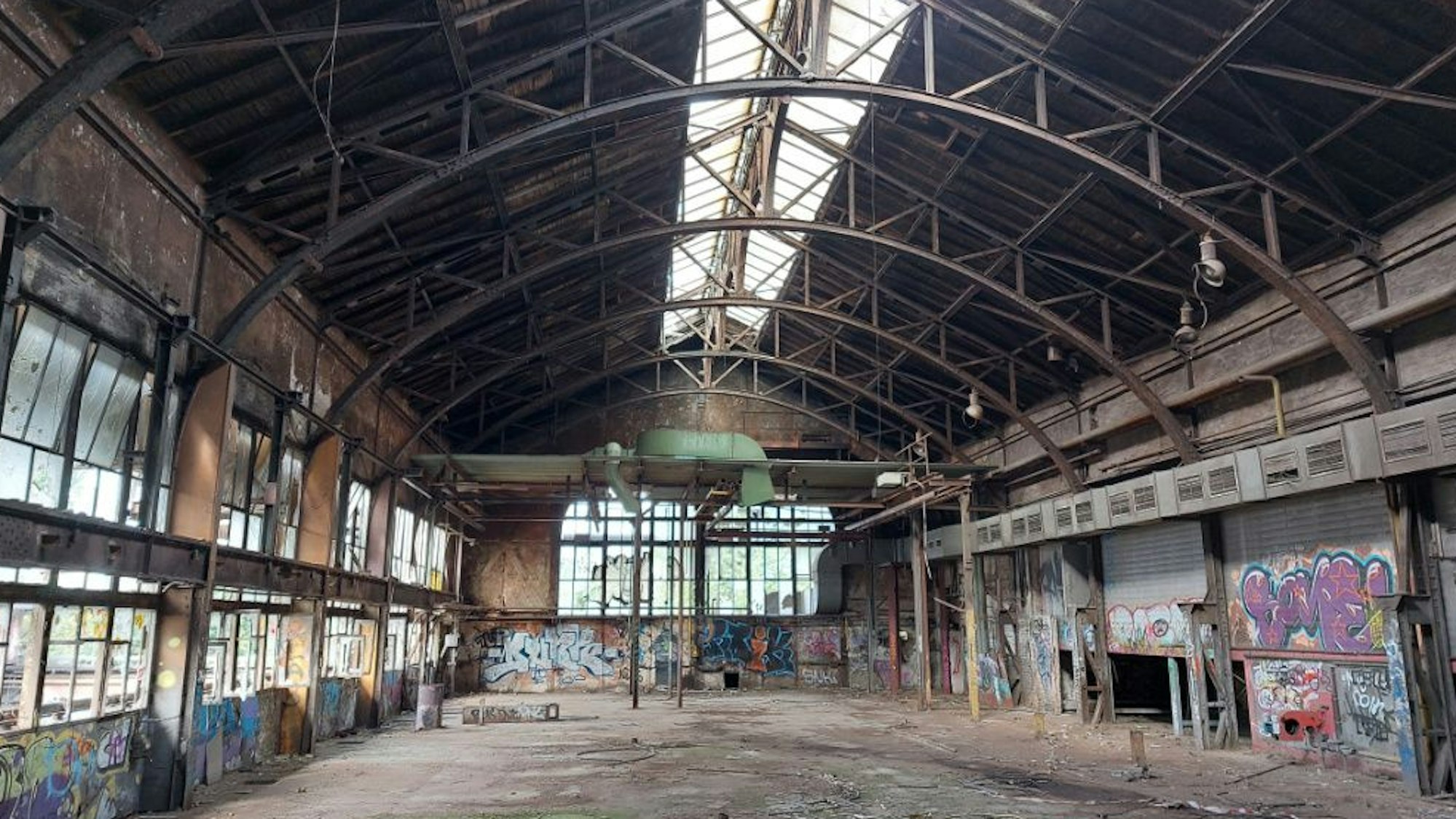 Innenansicht der Möhring-Halle auf dem Gelände in Köln-Mülheim. Hier soll das Otto-Langen-Quartier entstehen.