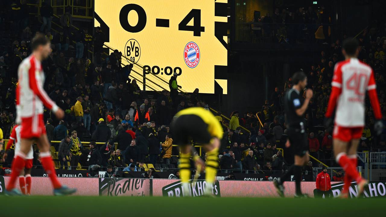 Auf der Anzeigetafel im Signal-Iduna-Park prangt zum Ende des Bundesliga-Gipfels zwischen Borussia Dortmund und dem FC Bayern ein demütigendes 0:4.