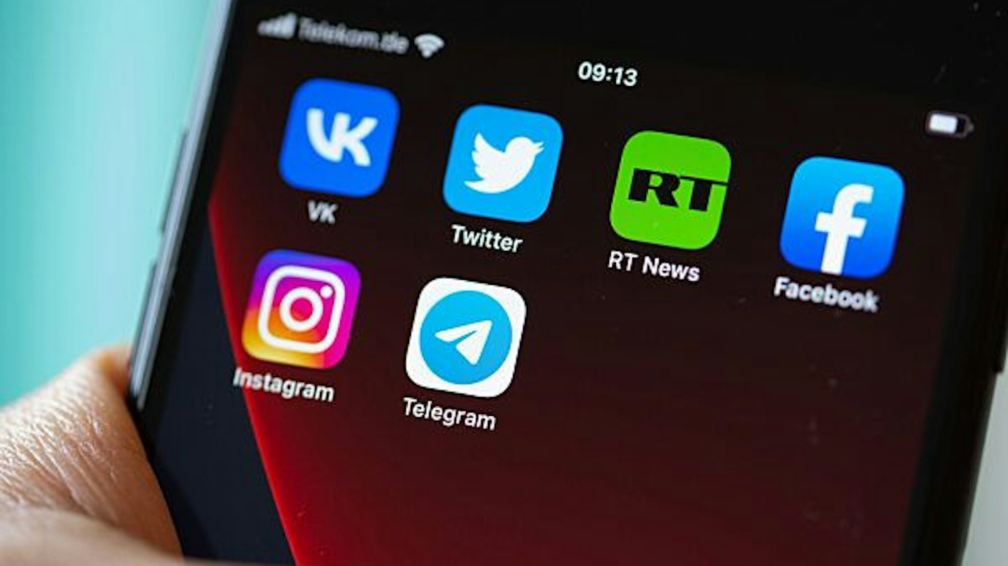 Das Foto zeigt ein Handy, auf dem unter anderem die Telegram-App installiert ist.