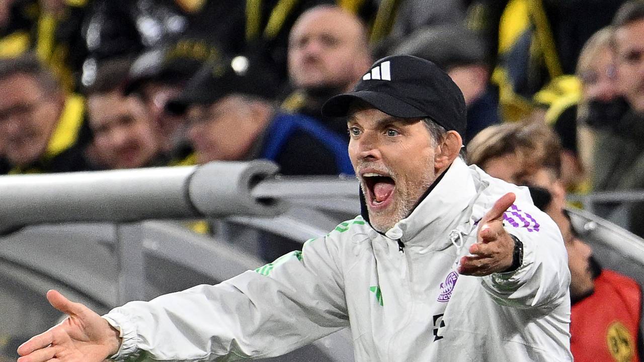 Thomas Tuchel gestikuliert wild am Spielfeldrand.