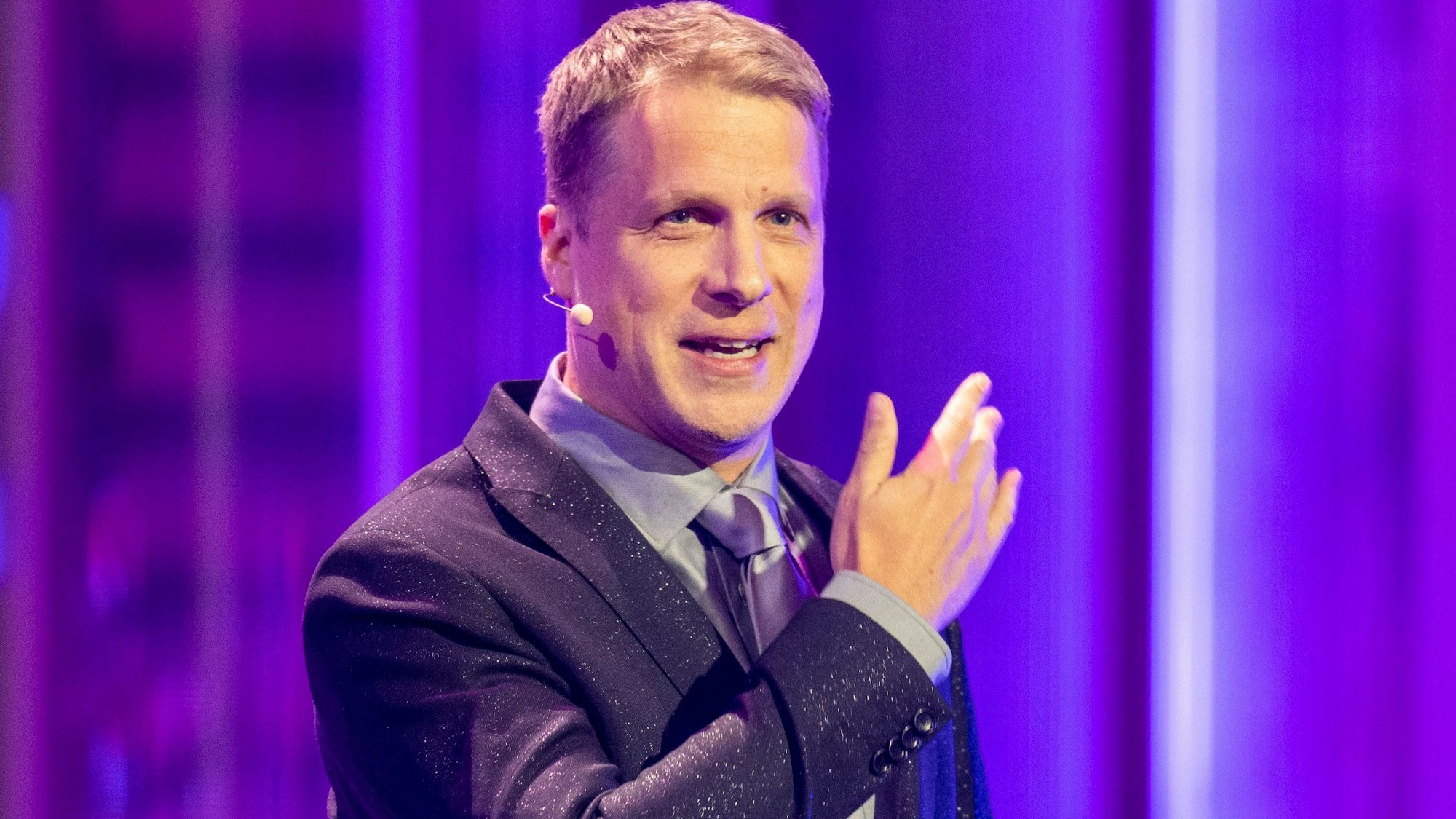 Comedian Oliver Pocher steht bei der Aufzeichnung des „Quatsch Comedy Clubs“ auf der Bühne.
